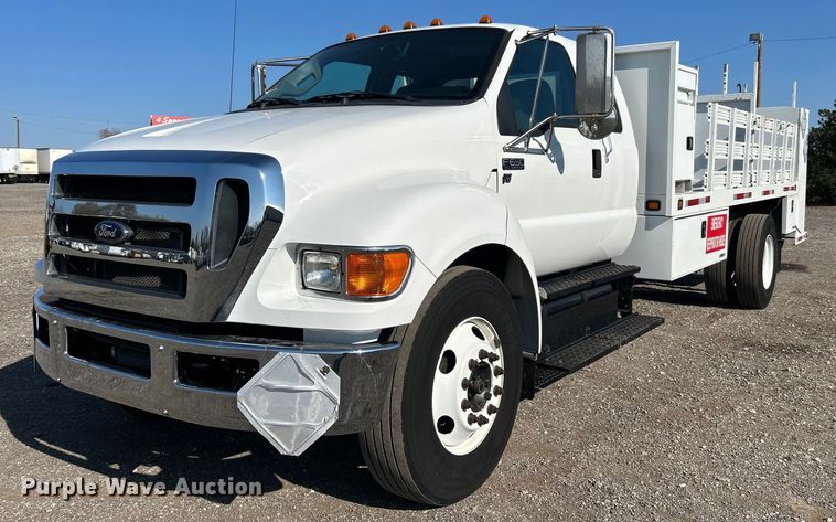 2015 Ford F650 Super Duty XL SuperCab flatbed truck - KH9656