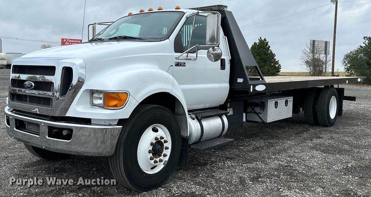 2013 Ford F750 Super Duty rollback truck - KH9661