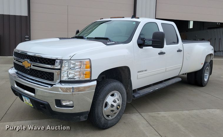 2011 Chevrolet Silverado 3500HD Crew Cab pickup truck - LC9809