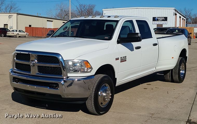 2014 Dodge Ram 3500 Crew Cab pickup truck - LJ9520