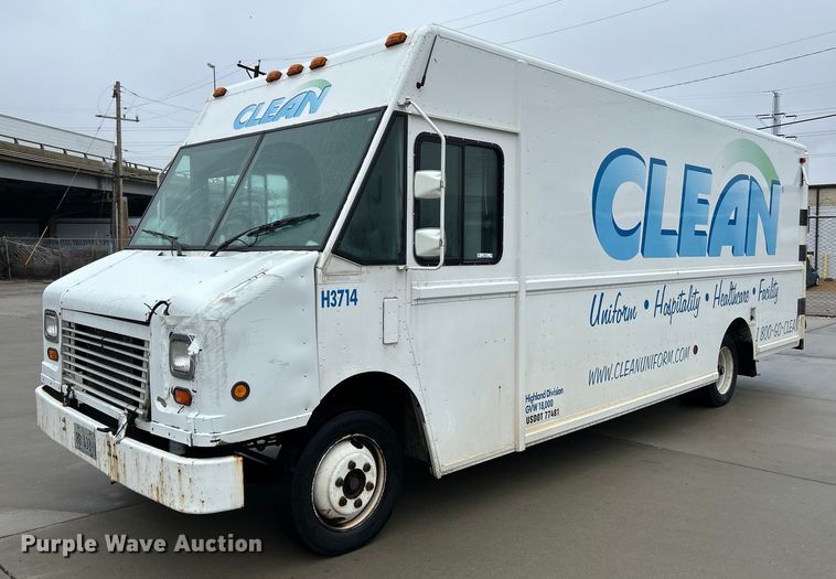 2005 Freightliner MT45 delivery truck - NE9744
