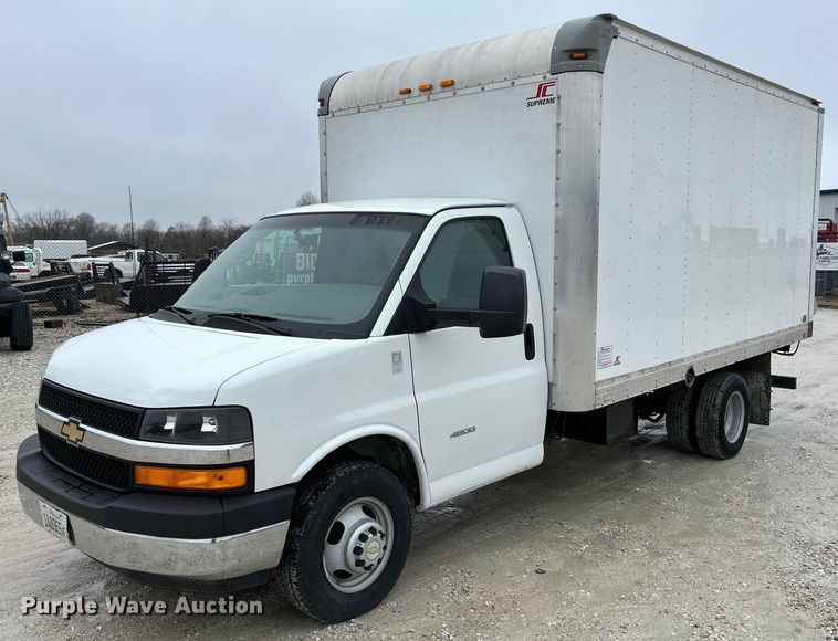 2014 Chevrolet Express 4500 box truck - NE9759
