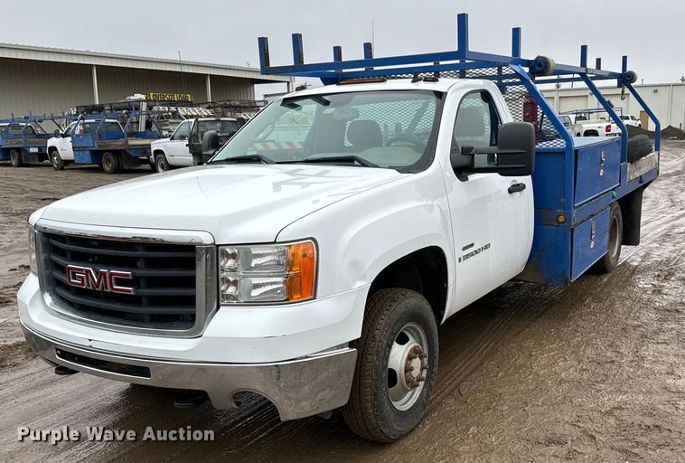 2007 GMC  Sierra 3500HD utility bed pickup truck - NN9432