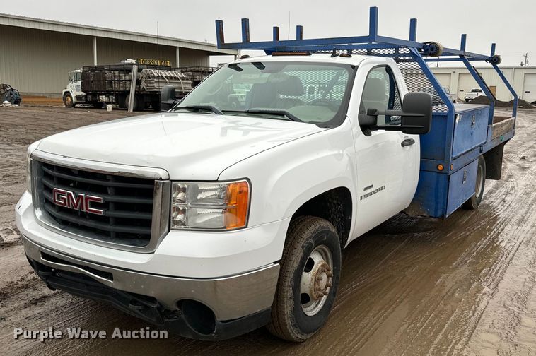 2007 GMC Sierra 3500HD utility bed pickup truck - NN9435
