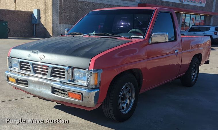 1995 Nissan pickup truck - OD9183