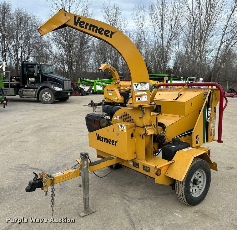 Vermeer BC700XL Wood Chipper or Stump Grinder For Sale | Purple