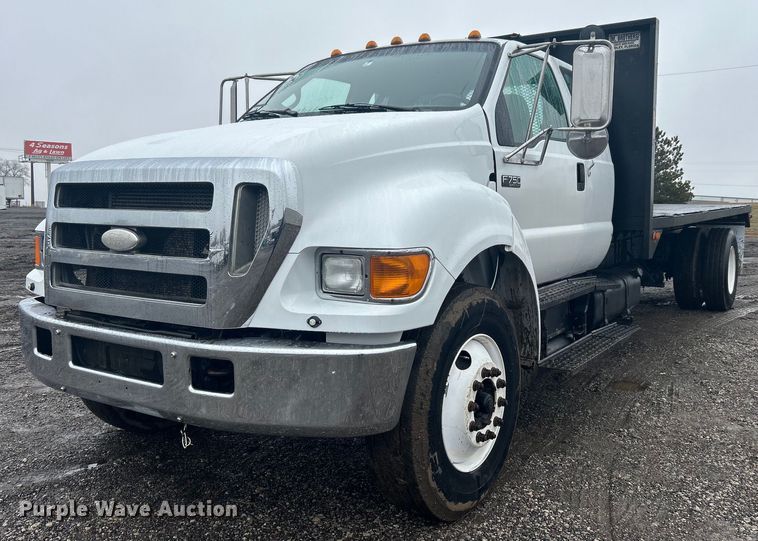 2007 Ford F750 Super Duty flatbed truck - OI9564