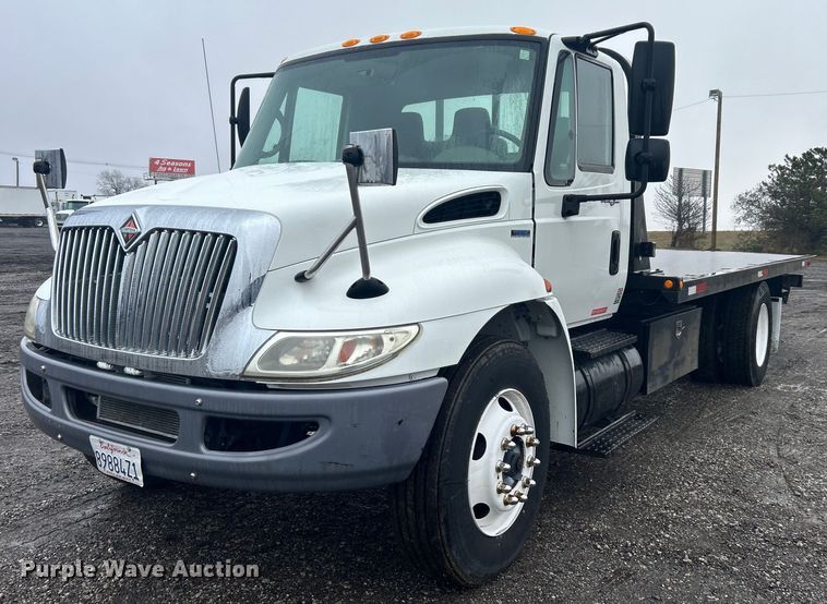2010 International  4300 SBA rollback truck - OI9565