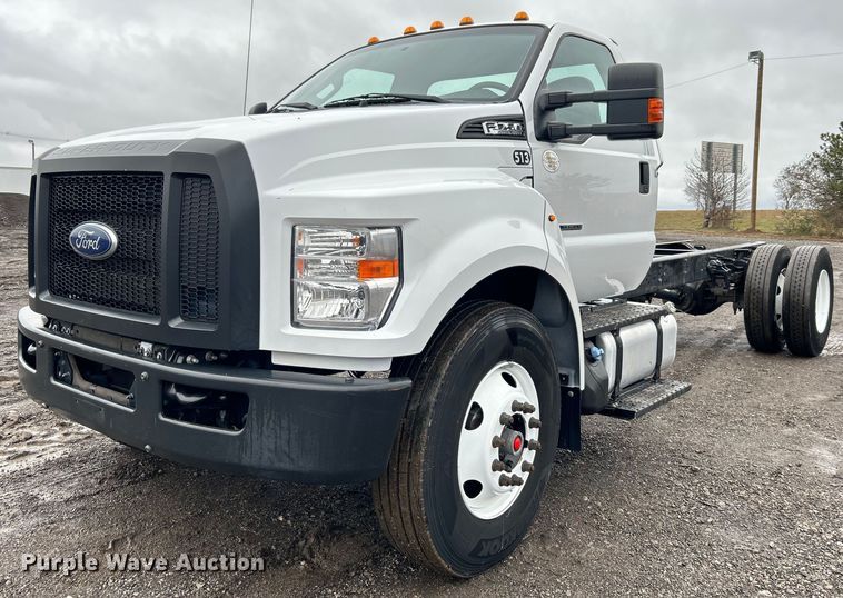 2018 Ford  F750 Super Duty truck cab and chassis - OI9575