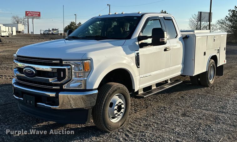 2022 Ford F350 Super Duty SuperCab utility bed pickup truck - OM9784
