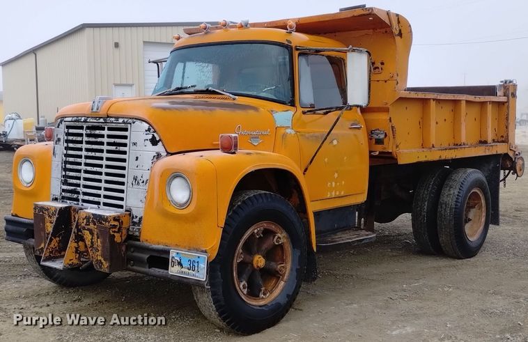 1971 International Loadstar 1700 dump truck - DK8992