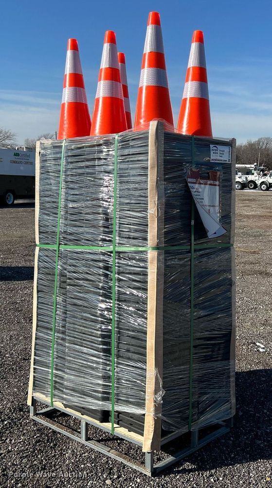 Approximately 250 traffic cones - DN0659