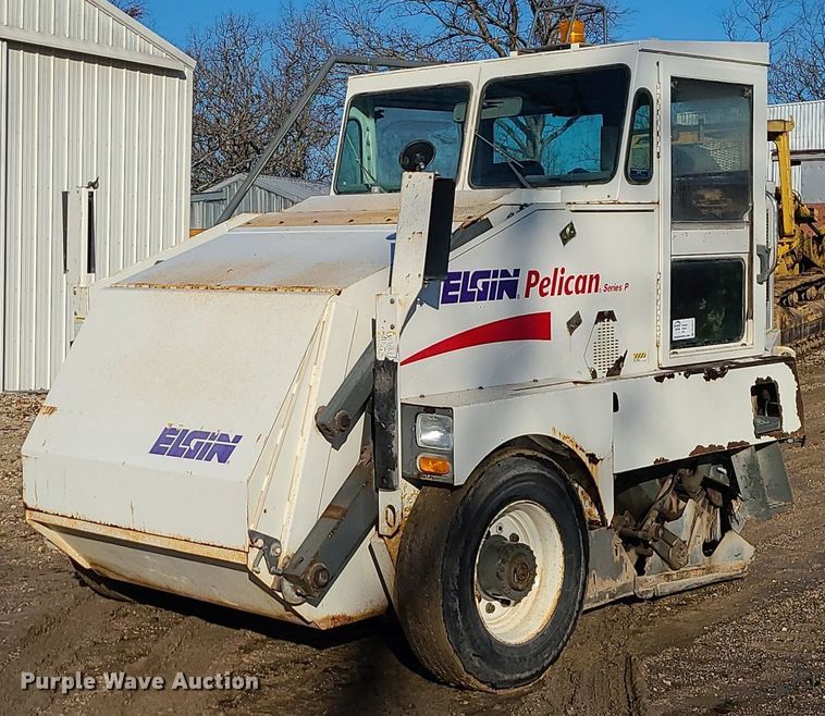 Elgin Pelican Series P street sweeper - DN8311