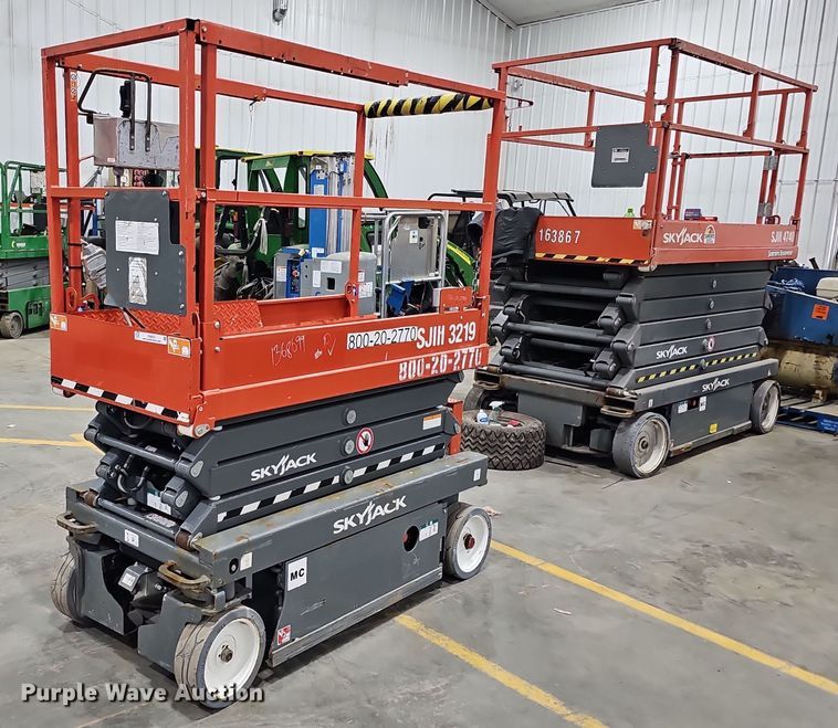 2018 SkyJack SJIII 3219 scissor lift - IO9853