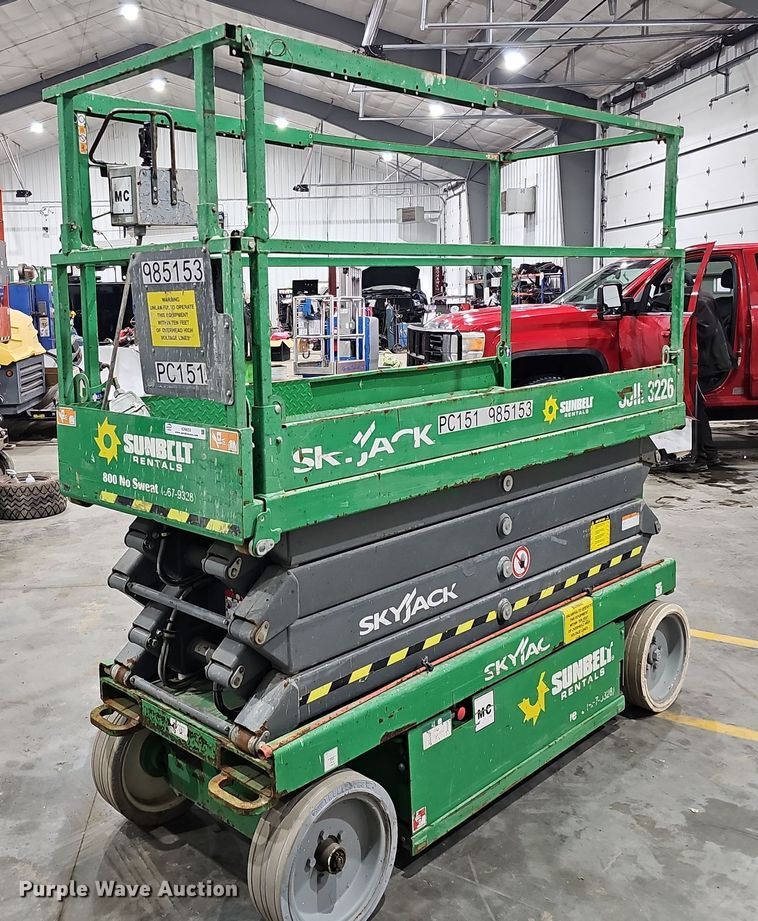 2017 SkyJack SJIII 3226 scissor lift - IO9855