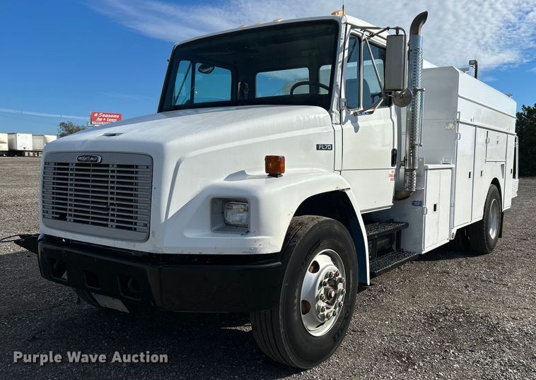 2000 Freightliner  FL70 utility / service truck - KH9578