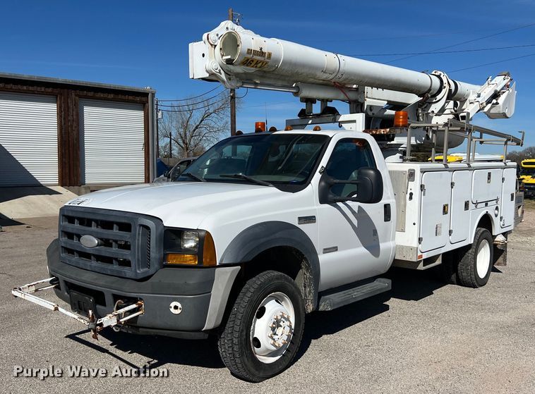 2007 Ford F550 Super Duty XL bucket truck - KV9909
