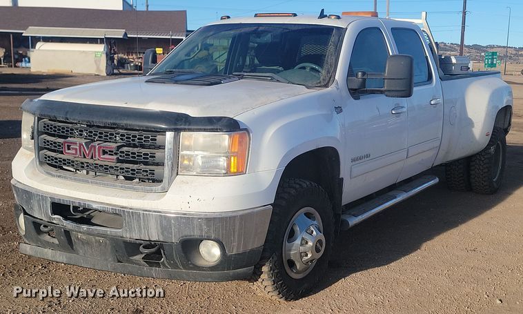 2011 GMC Sierra 3500HD Crew Cab pickup truck - LA9575