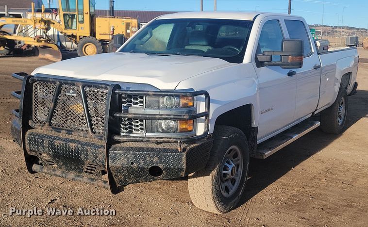 2019 Chevrolet  Silverado 3500HD Crew Cab pickup truck - LA9578