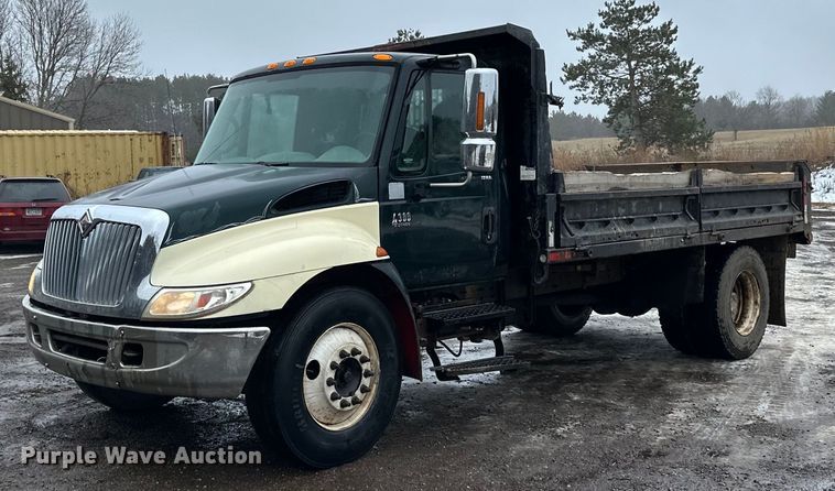 2003 International  4300 dump flatbed truck - LO9482