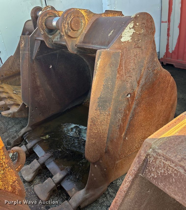 64" W excavator bucket - MO9157