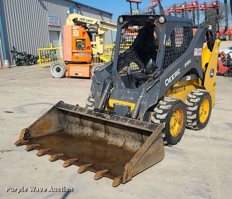 2016 John Deere  318G skid steer loader - MQ9602