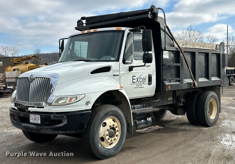 2009 International 4400 SBA dump truck - NE9784