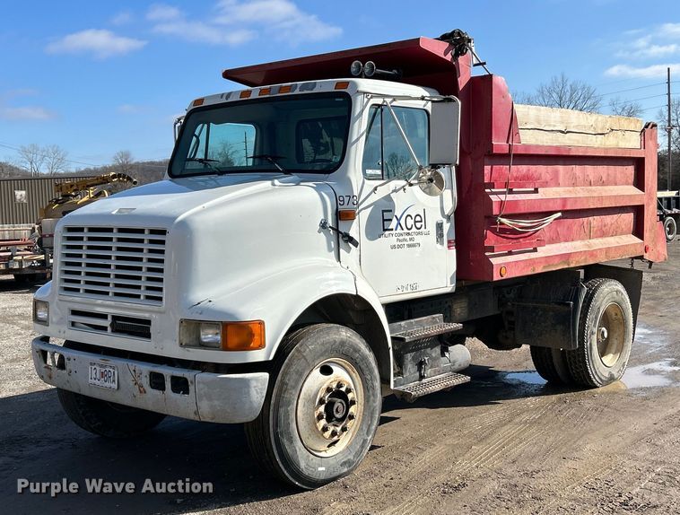 1997 International 8100 dump truck - NE9785