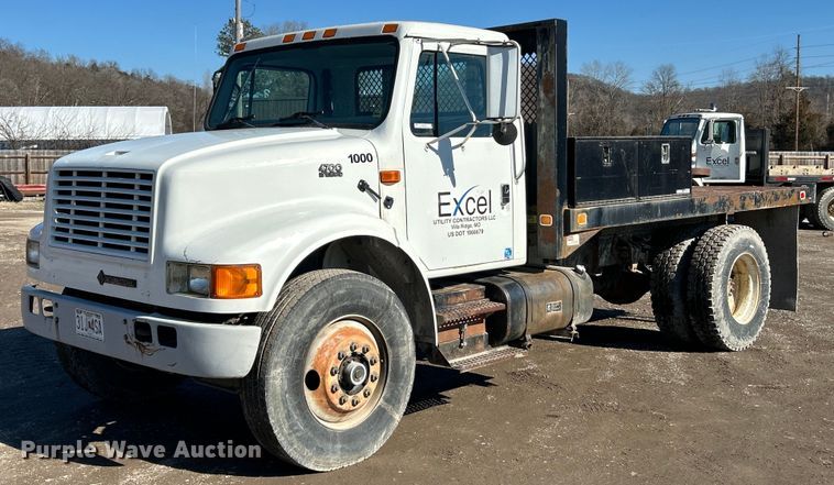 1995 International 4700 flatbed truck - NE9787