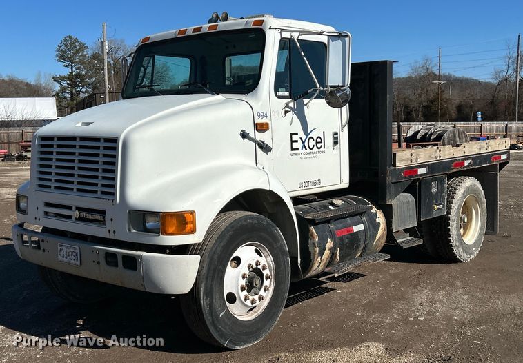 2002 International 8100 flatbed truck - NE9788