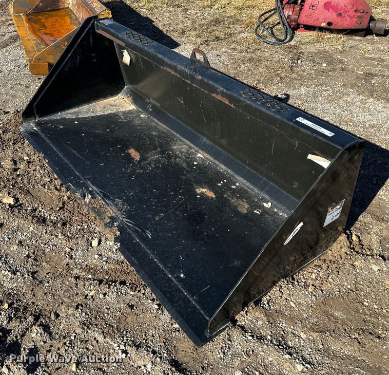 Industrias America 72 skid steer bucket - NM9275