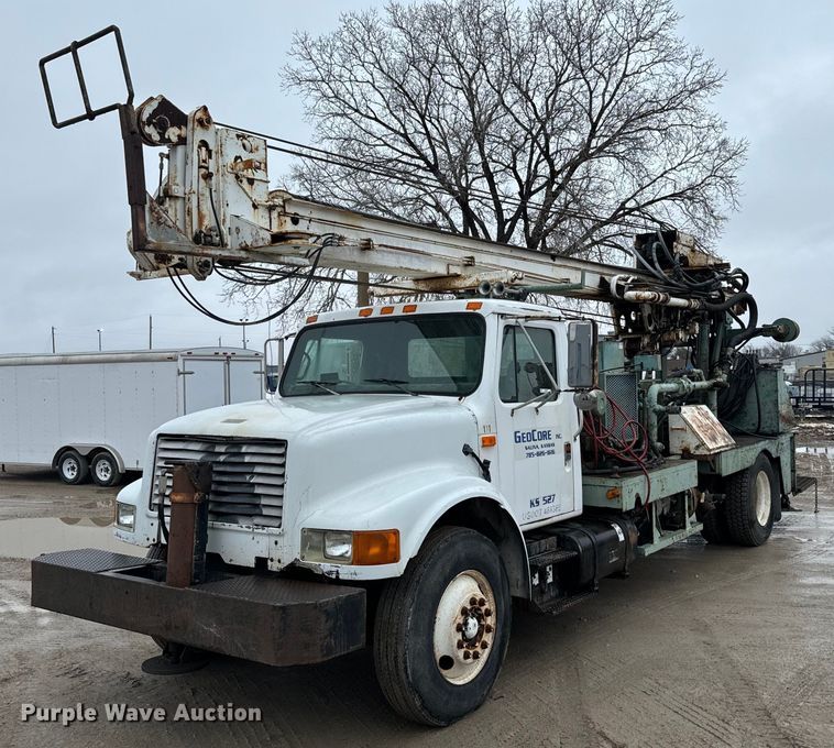 1990 International  4900 drilling rig truck - NN9367