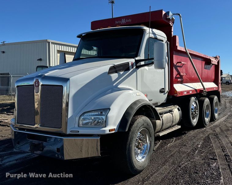 2016 Kenworth T880 dump truck - NN9442
