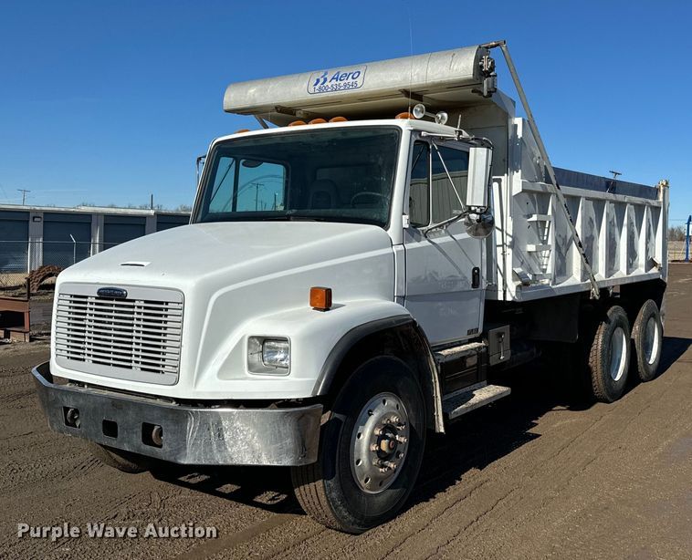 2000 Freightliner FL80 dump truck - NN9456