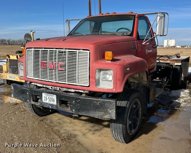 1992 GMC TopKick C5500 truck cab and chassis - NS9216