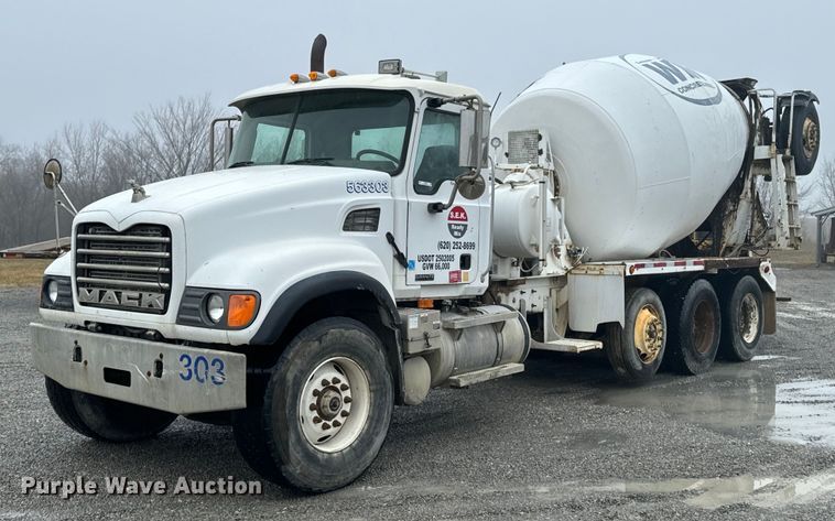 2002 Mack CV513 ready mix truck - OD9969