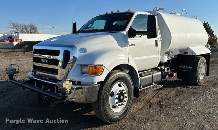 2015 Ford F750 Super Duty water truck - OM9785