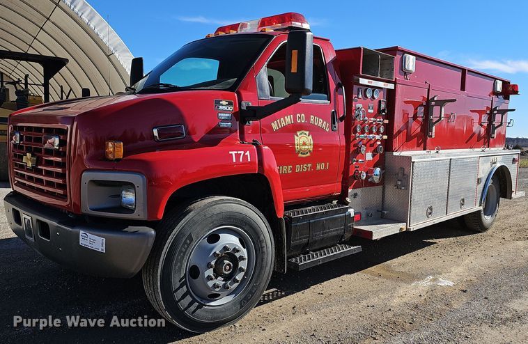 2006 Chevrolet C8500 fire truck - DR5916