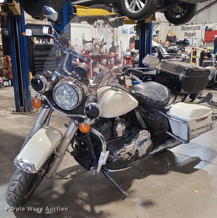 2014 Harley Davidson Road King Police motorcycle - DS7276
