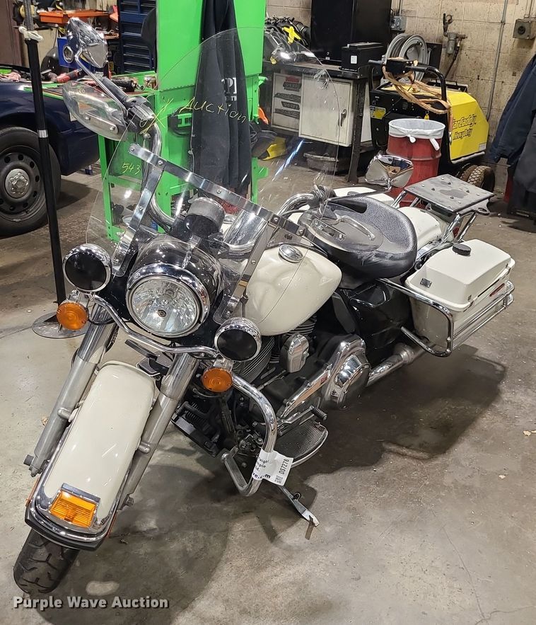 2012 Harley Davidson Road King Police motorcycle - DS7278