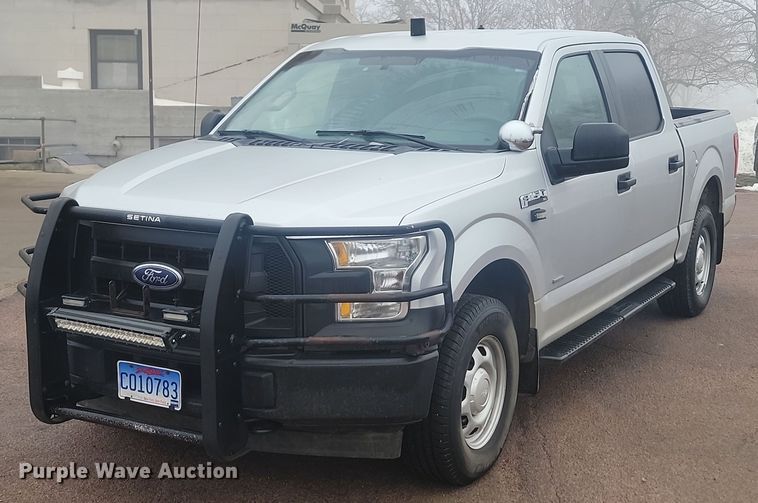 2017 Ford F150 XLT SuperCrew pickup truck - LA9613