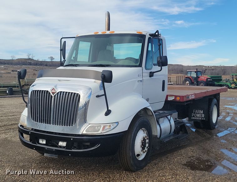 2011 International  8600 dump flatbed truck - LA9618