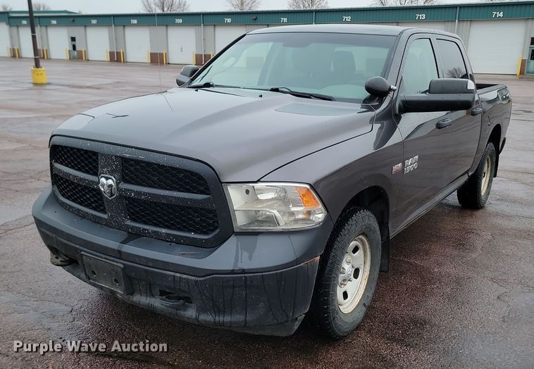 2015 Dodge Ram 1500 Crew Cab pickup truck - LA9642