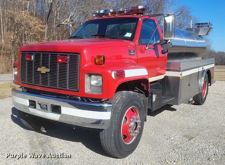 1999 Chevrolet C8500 tanker fire truck - MI9935