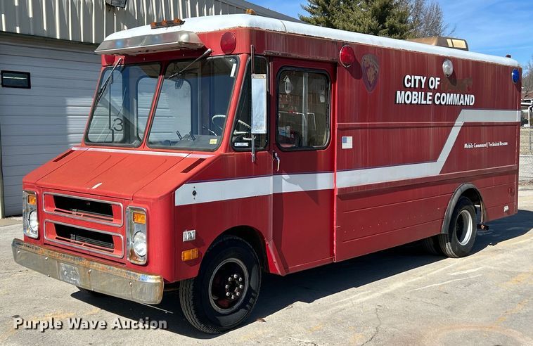 1975 Chevrolet delivery truck - NJ9535