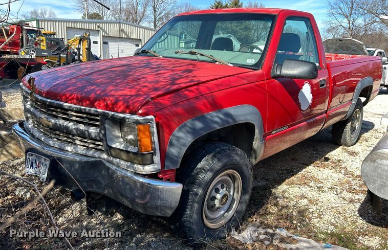 2000 Chevrolet K3500 pickup truck - NJ9538
