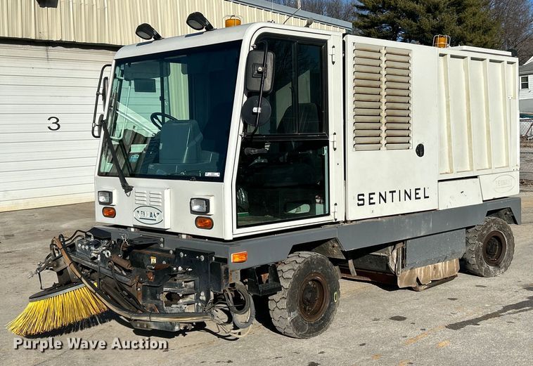 Tennant Sentinel street sweeper - NJ9541