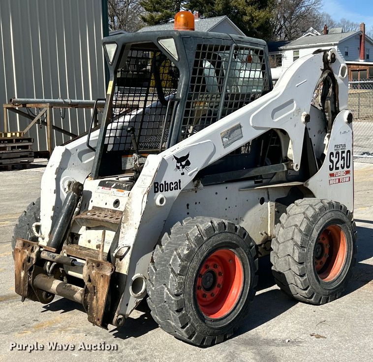 2003 Bobcat S250 skid steer loader - NJ9543