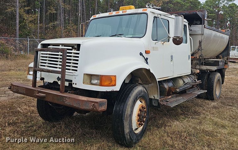 1994 International 4800 manure spreader truck - NP9144