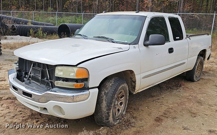 2004 GMC Sierra 1500 Ext. Cab pickup truck - NP9154
